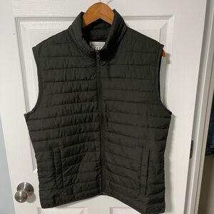 GAP Men's Quilted Vest in Olive